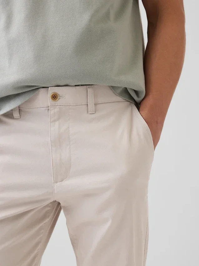 Moderní úzké khaki kalhoty