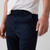 Moderní úzké khaki kalhoty