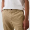 Moderní úzké khaki kalhoty