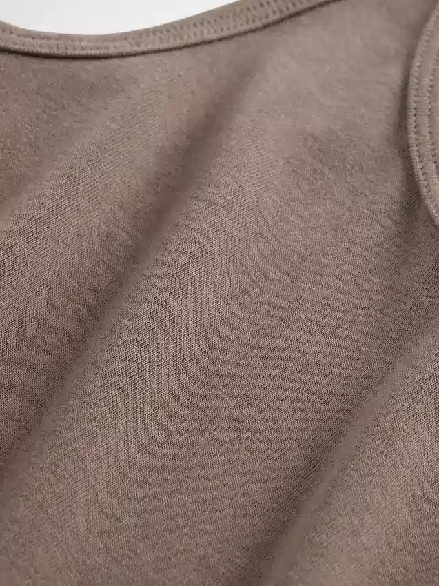 Moderní zkrácené tílko