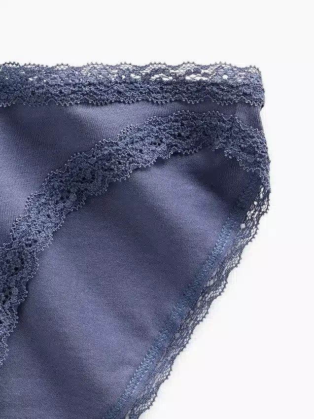 Nejjemnější organické strečové bavlněné bikiny s krajkovým lemem