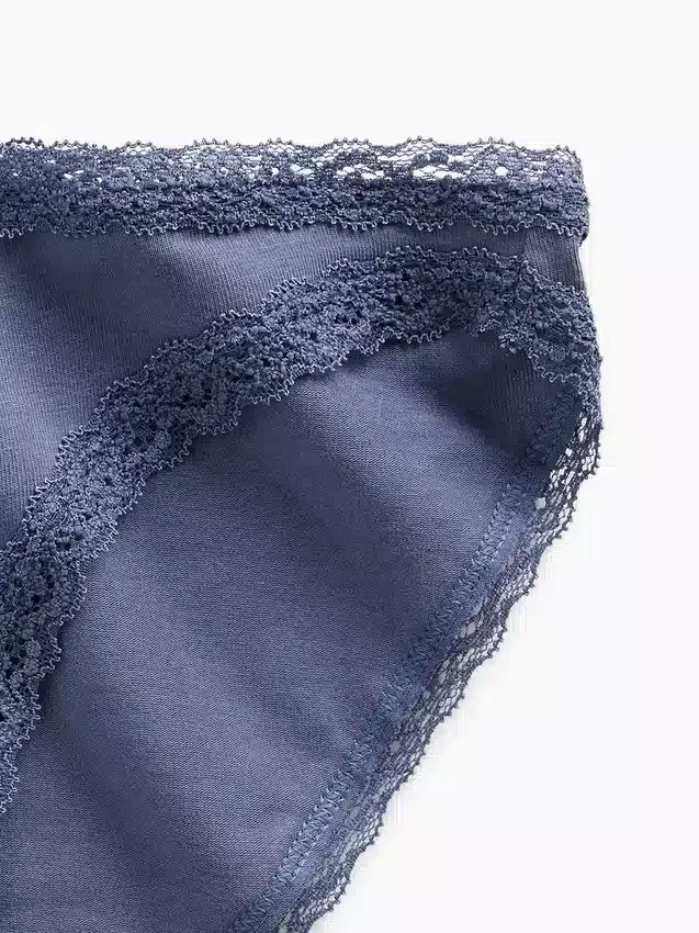 Nejjemnější organické strečové bavlněné bikiny s krajkovým lemem