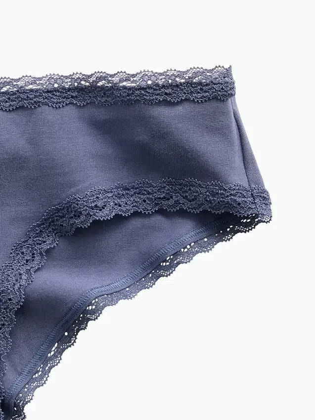 Nejměkčí hipsterky z organické strečové bavlny s krajkovým lemem