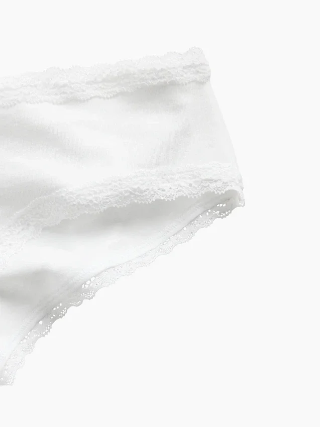 Nejměkčí hipsterky z organické strečové bavlny s krajkovým lemem