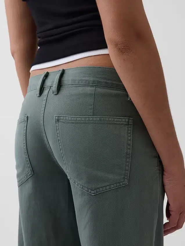 Nízký pas, volné khaki kalhoty ve stylu 90. let