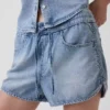 Šortky Easy Dolphin z ultrajemného denimu se středně vysokým pasem
