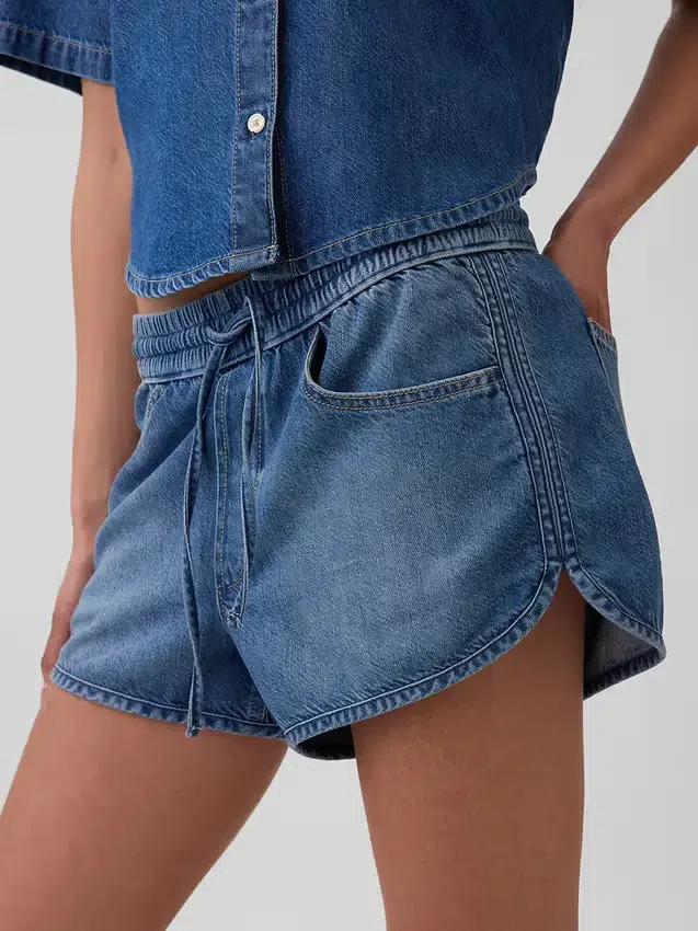 Šortky Easy Dolphin z ultrajemného denimu se středně vysokým pasem