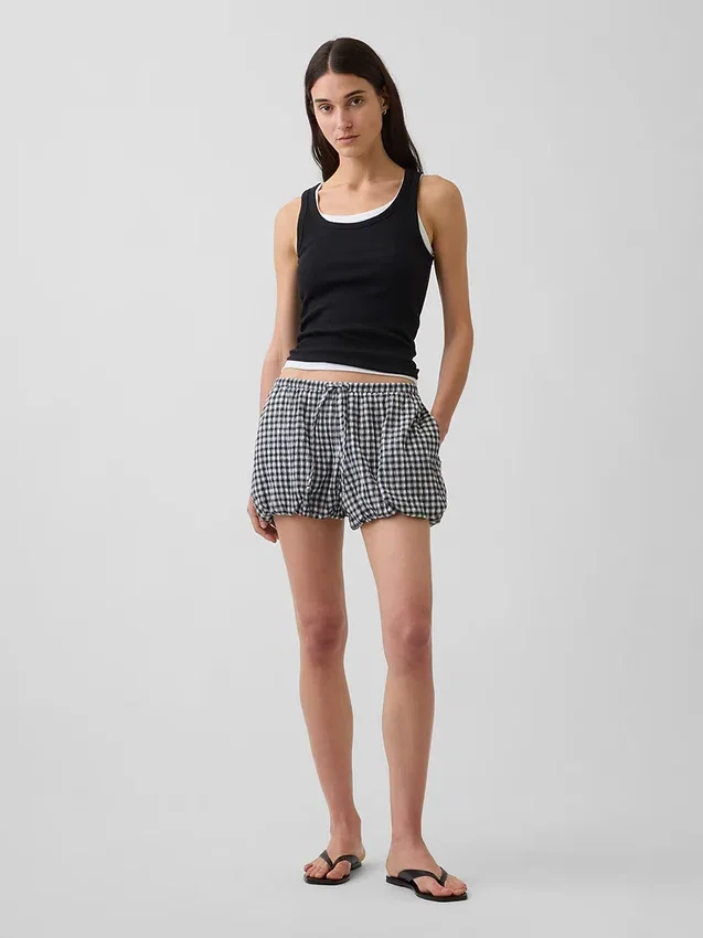 Šortky s volným střihem a kostkovaným vzorem