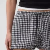 Šortky s volným střihem a kostkovaným vzorem