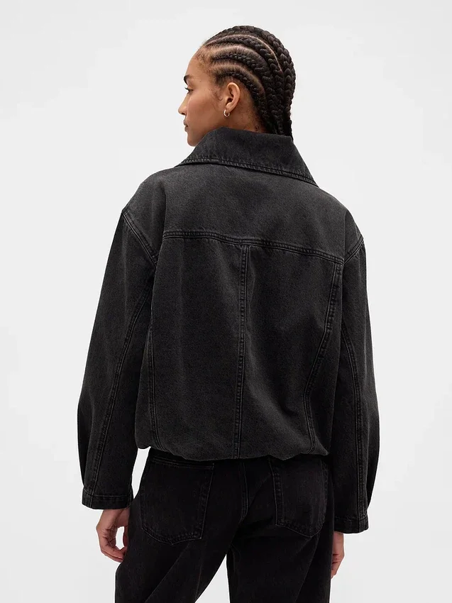 Oversized džínová bunda ve tvaru kokonu