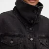 Oversized džínová bunda ve tvaru kokonu