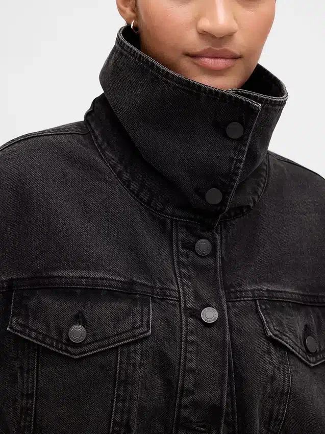 Oversized džínová bunda ve tvaru kokonu