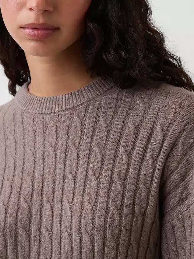 Oversized svetr s copánkovým vzorem z materiálu CashSoft