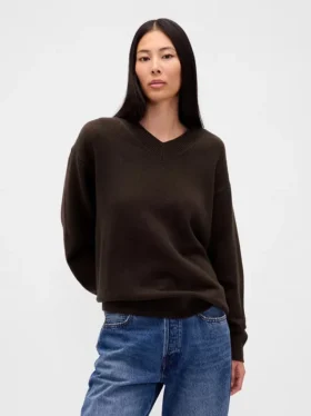 Oversized svetr s výstřihem do V z materiálu CashSoft