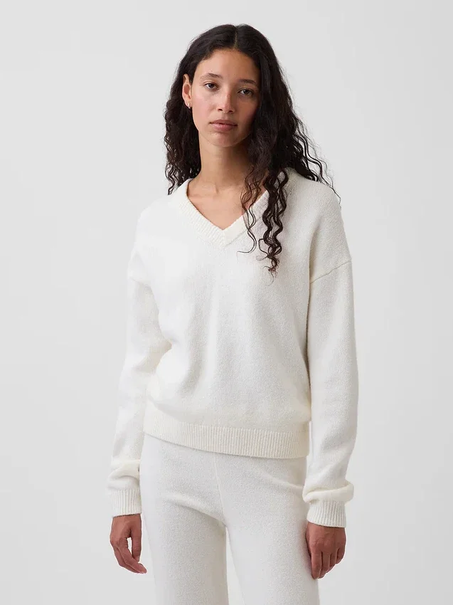 Oversized svetr s výstřihem do V z materiálu CashSoft