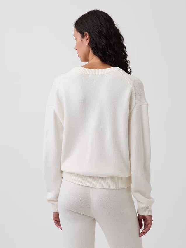 Oversized svetr s výstřihem do V z materiálu CashSoft