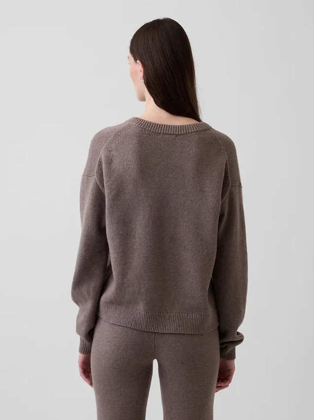 Oversized svetr s výstřihem do V z materiálu CashSoft