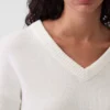 Oversized svetr s výstřihem do V z materiálu CashSoft