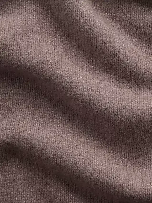 Oversized svetr s výstřihem do V z materiálu CashSoft