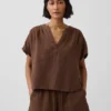 Oversized top z bavlněné gázy s rozparkem u krku