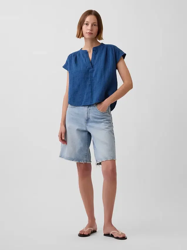 Oversized top z bavlněné gázy s rozparkem u krku