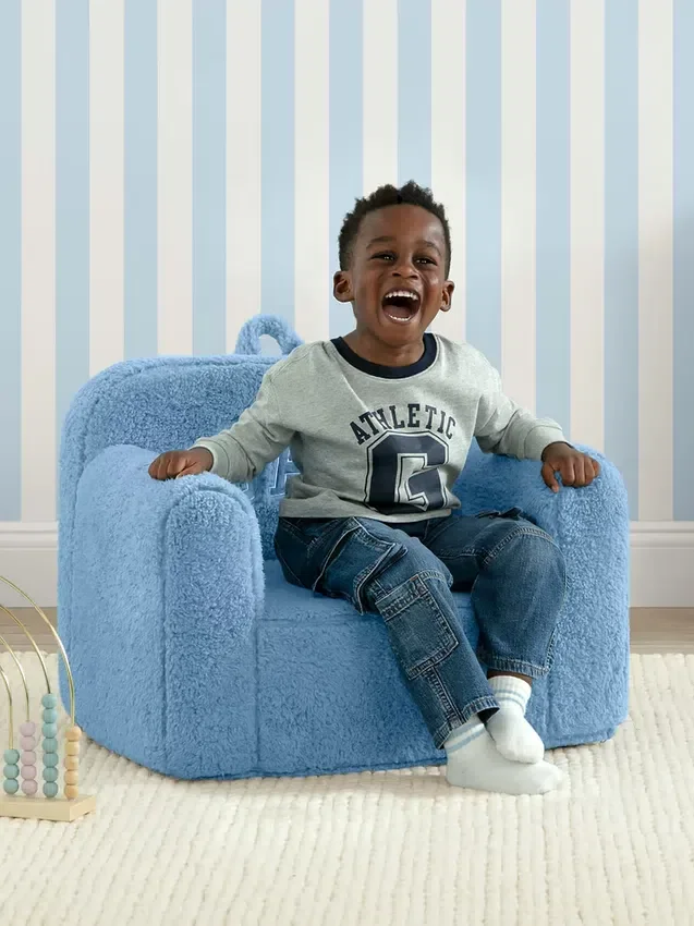 Pěnová židlička babyGap Sherpa s logem