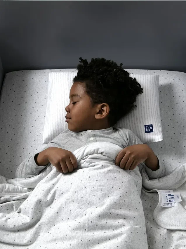 Polštář pro batolata babyGap se 2 chladivými potahy