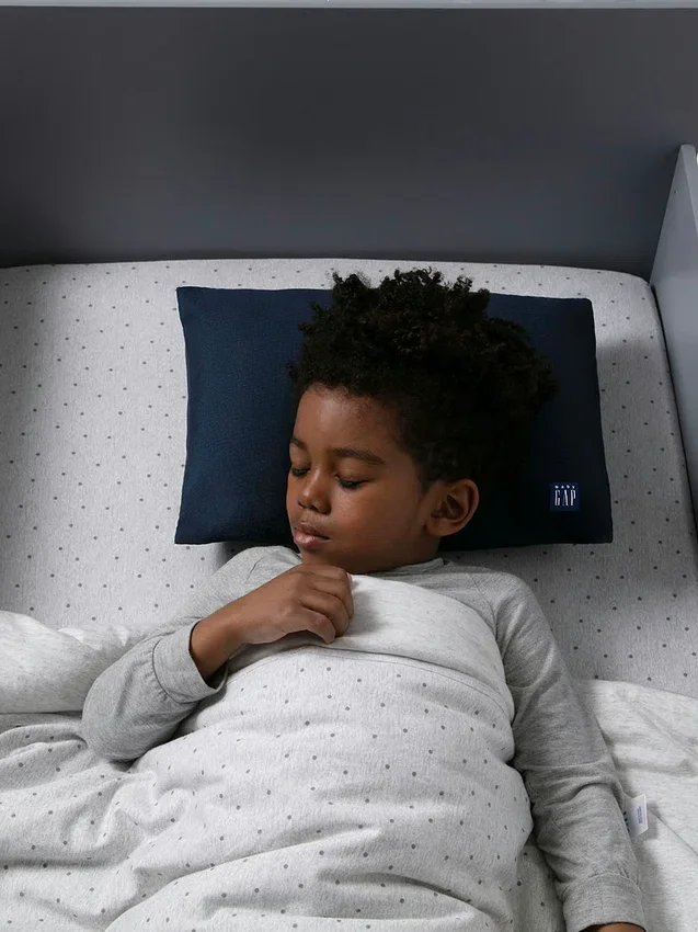 Polštář pro batolata babyGap z paměťové pěny se 2 chladivými potahy