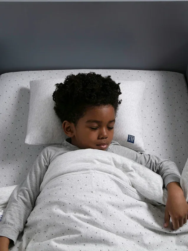 Polštář pro batolata babyGap z paměťové pěny se 2 chladivými potahy