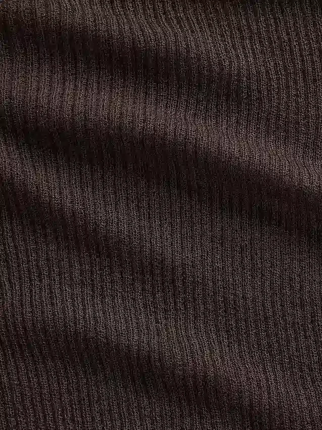 Průsvitný svetr s vysokým výstřihem