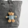 Přívěsek na tašku s motivem džínové bundy Brannan Bear