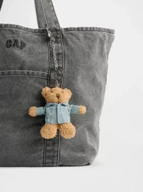 Přívěsek na tašku s motivem džínové bundy Brannan Bear