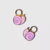 Přívěsky ve tvaru šneka od Pierced Co pro náušnice typu „huggies“