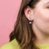 Přívěsky ve tvaru šneka od Pierced Co pro náušnice typu „huggies“