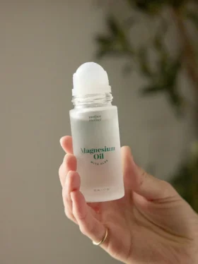 Roller s hořčíkovým olejem a aloe od Mother Mother