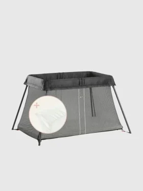 Sada cestovní postýlky Babybjorn Light a napínacího prostěradla