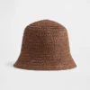 Slaměná čepice typu „bucket“