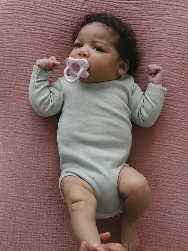 Snuggle Me Lounger Curve – mušelínový potah