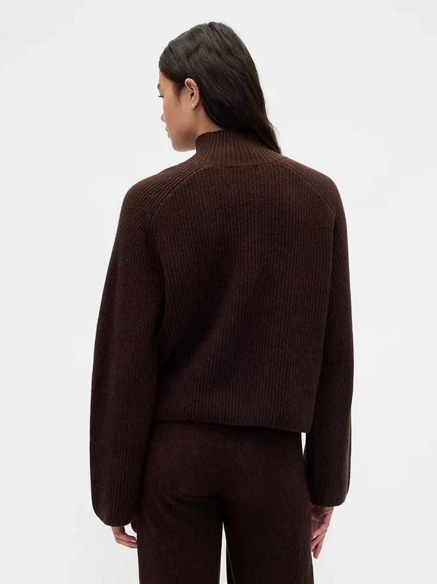 Svetr s rolákem a vzorem „shaker stitch“ z materiálu CashSoft