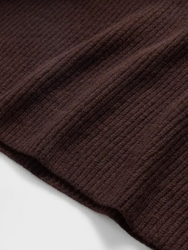 Svetr s rolákem a vzorem „shaker stitch“ z materiálu CashSoft