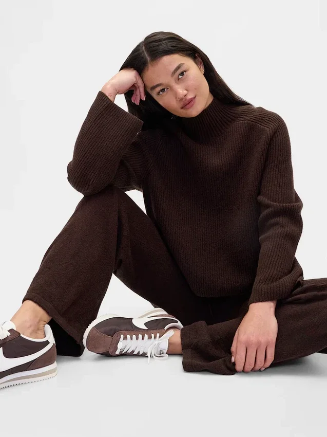 Svetr s rolákem a vzorem „shaker stitch“ z materiálu CashSoft