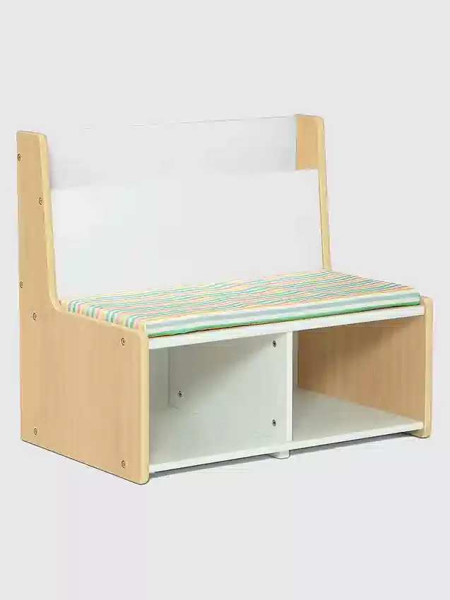 Čtecí kout pro batolata s polstrovanou lavicí