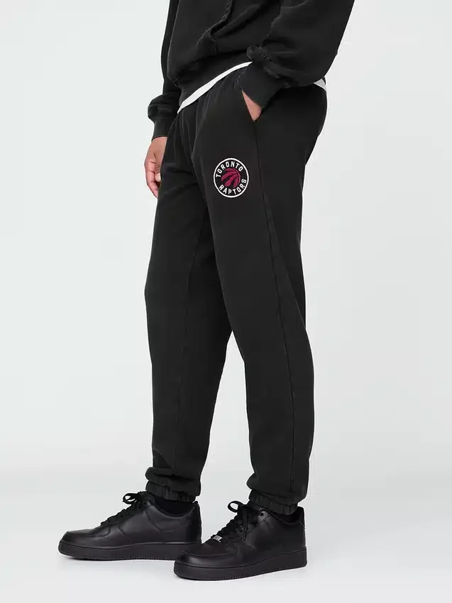 Těžké joggingové kalhoty s logem NBA Toronto Raptors