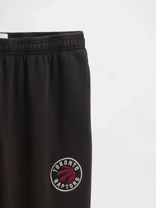 Těžké joggingové kalhoty s logem NBA Toronto Raptors