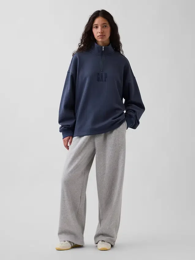 Těžký oversized pulovr s logem a čtvrtinovým zipem