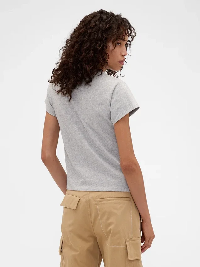 Tričko GAP × Victoria Beckham z organické bavlny s logem