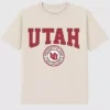 Tričko s tmavým potiskem univerzitního znaku University of Utah