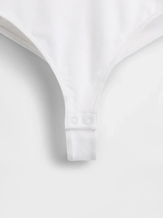 Těsně pletené body s tangami