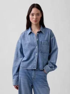 Ultrajemná džínová košile v oversized střihu s rovným lemem a zkrácenou délkou