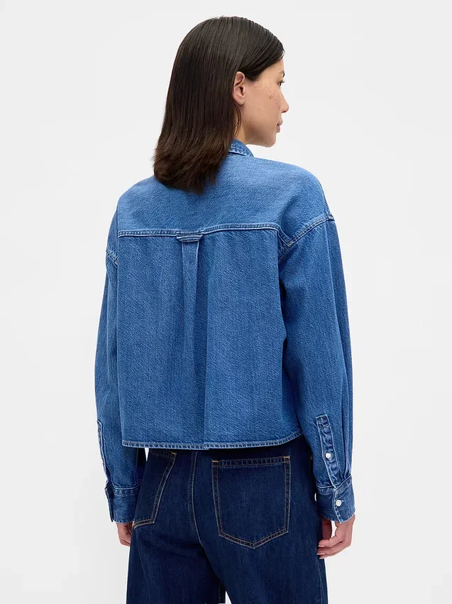 Ultrajemná džínová košile v oversized střihu s rovným lemem a zkrácenou délkou